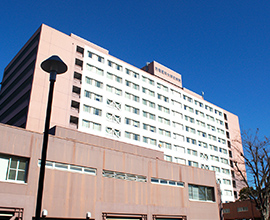 防衛医科大学校病院（自転車10分・約2,770m）